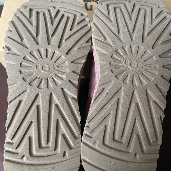 Mini Bailey UGG Boots - Picture 3 of 6